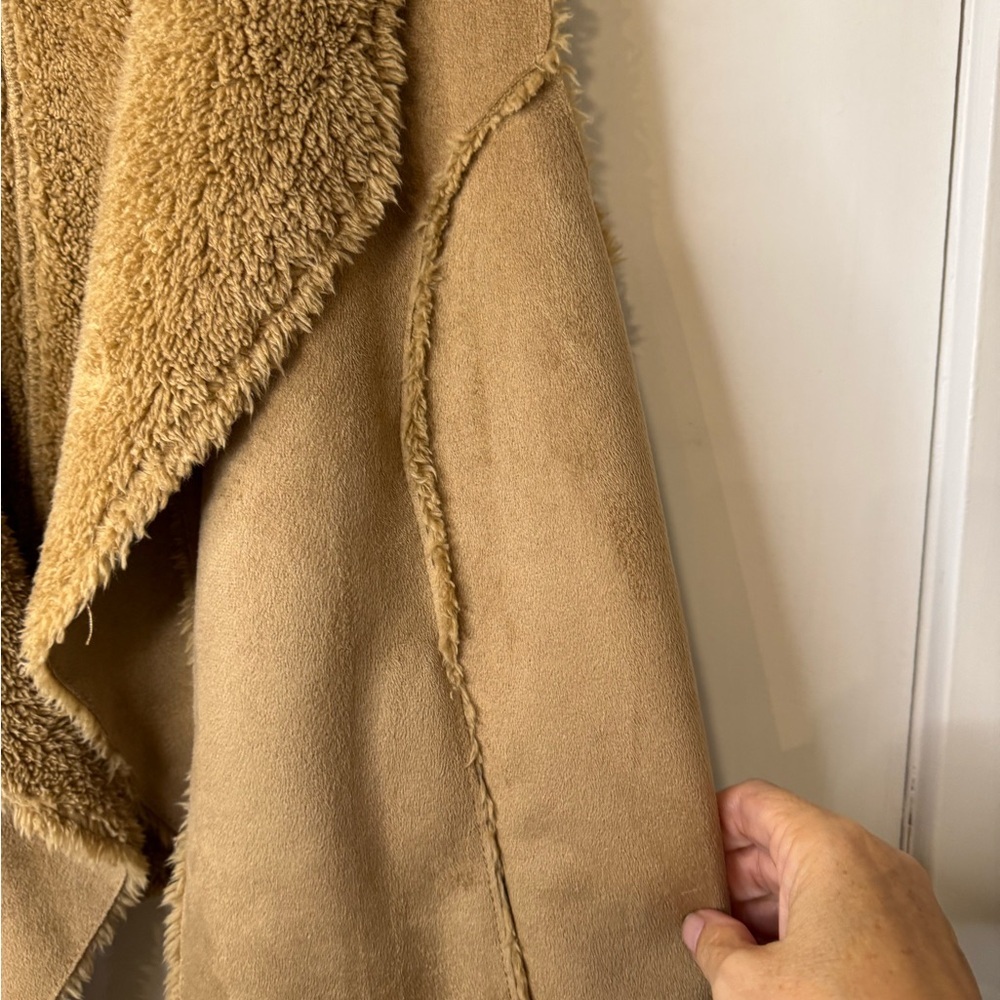 Faux Fur Vest size M - Picture 2 of 11